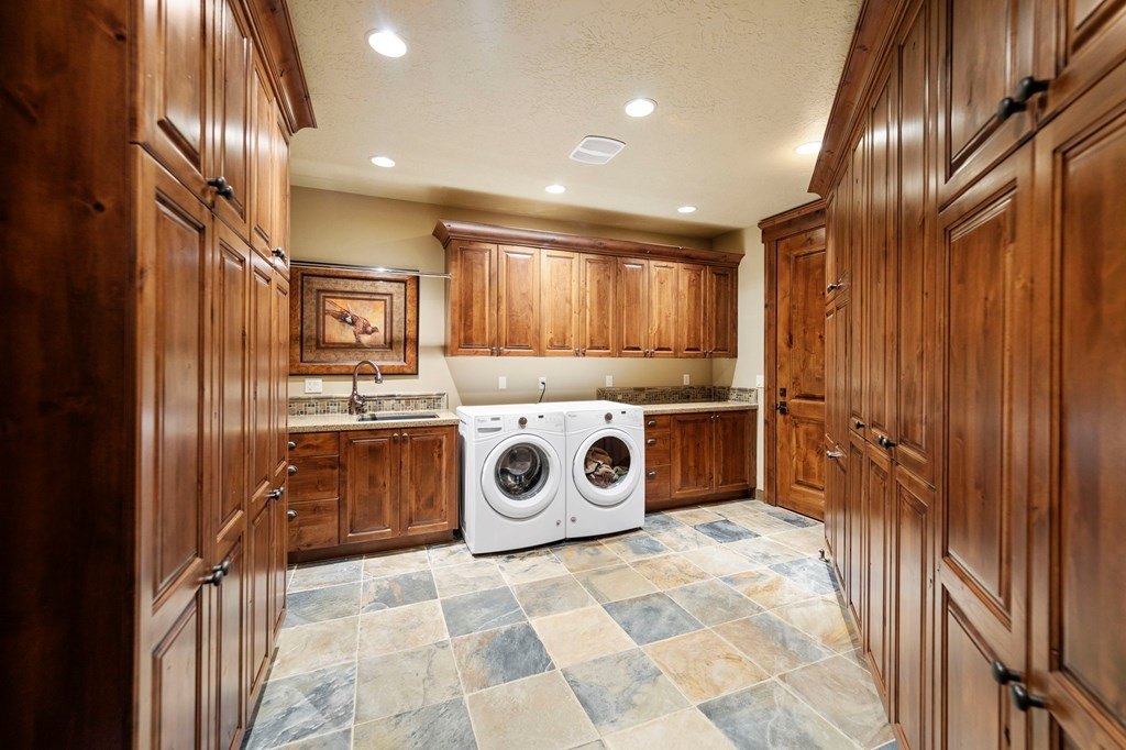 Donnelly, Idaho, 83615, United States, 4 Bedrooms Bedrooms, ,Residential,Forsale,1889372
