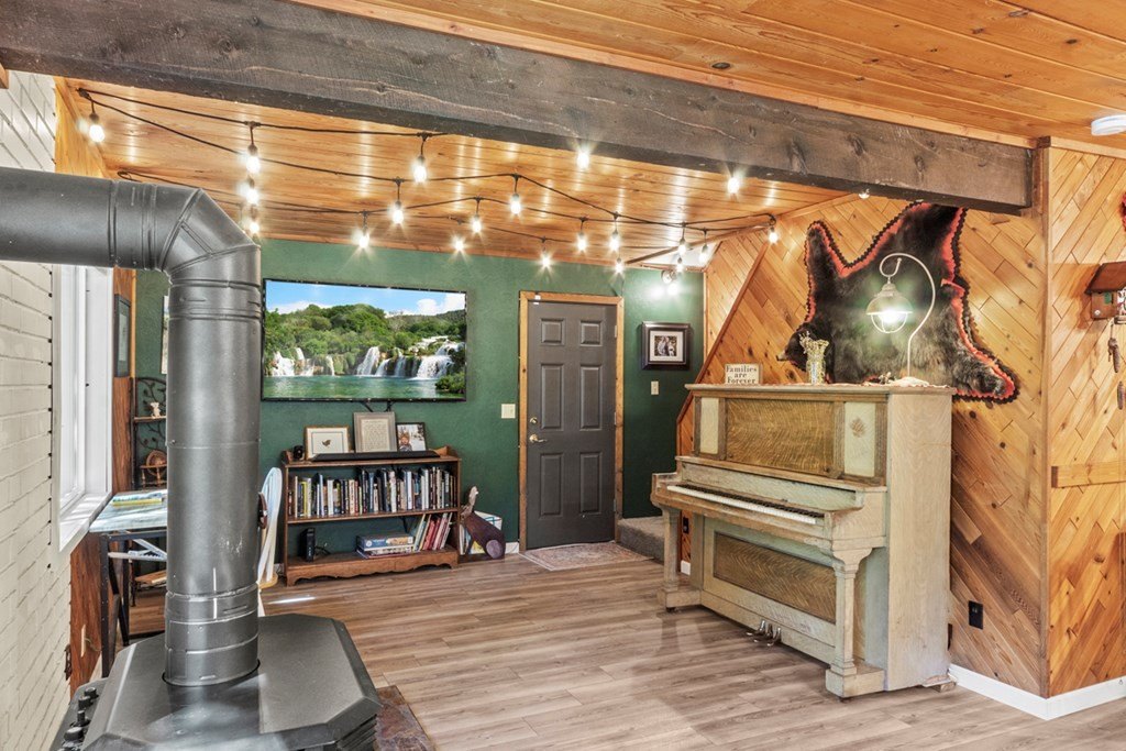 Cascade, Idaho, 83611, United States, 1 Bedroom Bedrooms, ,1.5 BathroomsBathrooms,Residential,Forsale,1889402