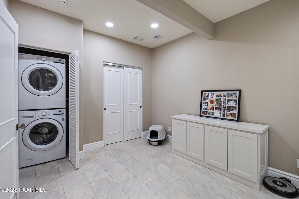 Prescott, Arizona, 86305, United States, 4 Bedrooms Bedrooms, ,3 BathroomsBathrooms,Residential,Forsale,1903152