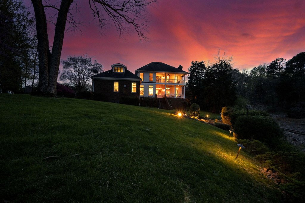 Mooresburg, Tennessee, 37811, United States, 3 Bedrooms Bedrooms, ,5.5 BathroomsBathrooms,Residential,Forsale,2001098