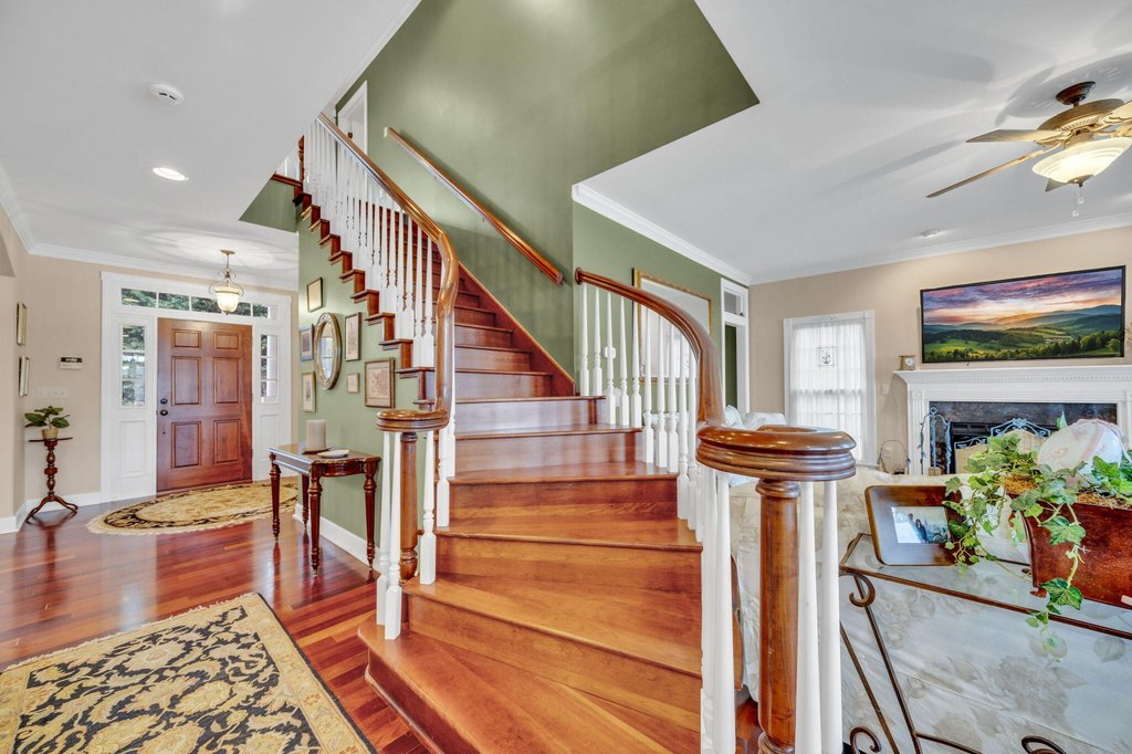 Mooresburg, Tennessee, 37811, United States, 3 Bedrooms Bedrooms, ,5.5 BathroomsBathrooms,Residential,Forsale,2001098