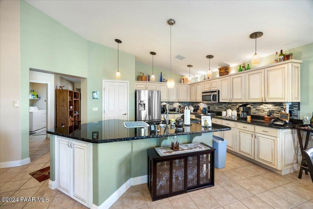 Prescott, Arizona, 86301, United States, 2 Bedrooms Bedrooms, ,2 BathroomsBathrooms,Residential,Forsale,1884005