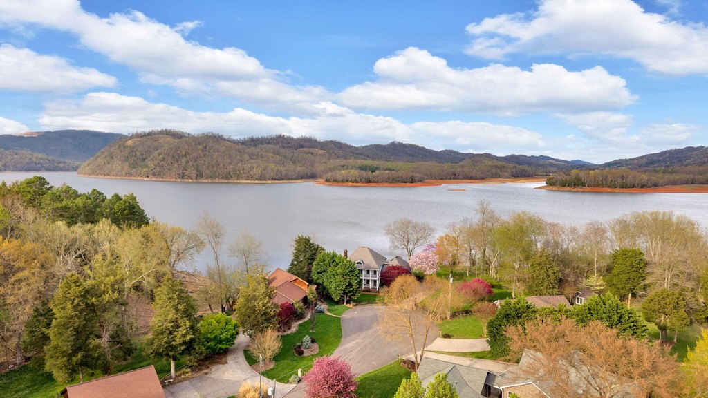 Mooresburg, Tennessee, 37811, United States, 3 Bedrooms Bedrooms, ,5.5 BathroomsBathrooms,Residential,Forsale,2001098