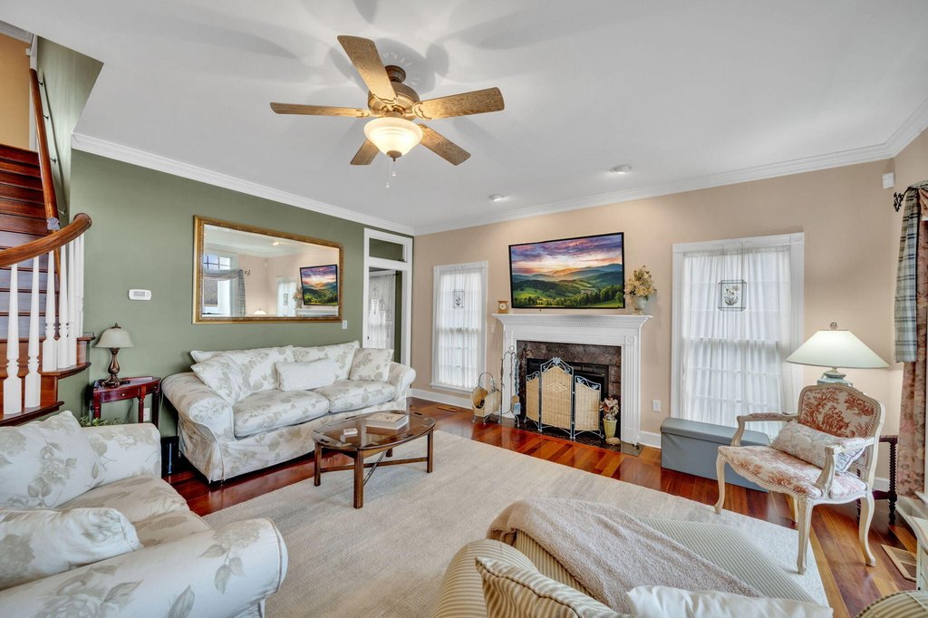 Mooresburg, Tennessee, 37811, United States, 3 Bedrooms Bedrooms, ,5.5 BathroomsBathrooms,Residential,Forsale,2001098