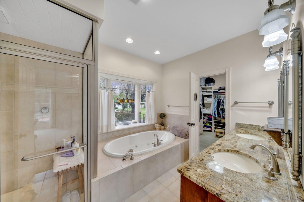 Mooresburg, Tennessee, 37811, United States, 3 Bedrooms Bedrooms, ,5.5 BathroomsBathrooms,Residential,Forsale,2001098