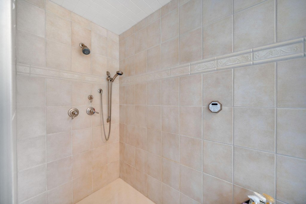 Mooresburg, Tennessee, 37811, United States, 3 Bedrooms Bedrooms, ,5.5 BathroomsBathrooms,Residential,Forsale,2001098