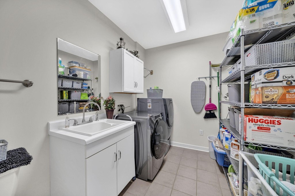 Mooresburg, Tennessee, 37811, United States, 3 Bedrooms Bedrooms, ,5.5 BathroomsBathrooms,Residential,Forsale,2001098