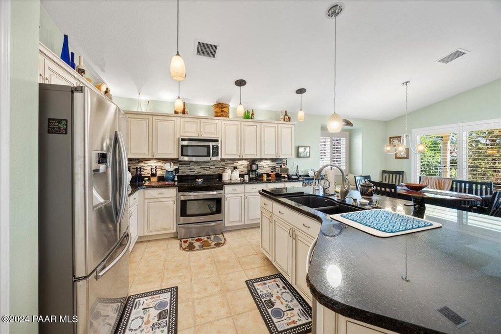 Prescott, Arizona, 86301, United States, 2 Bedrooms Bedrooms, ,2 BathroomsBathrooms,Residential,Forsale,1884005