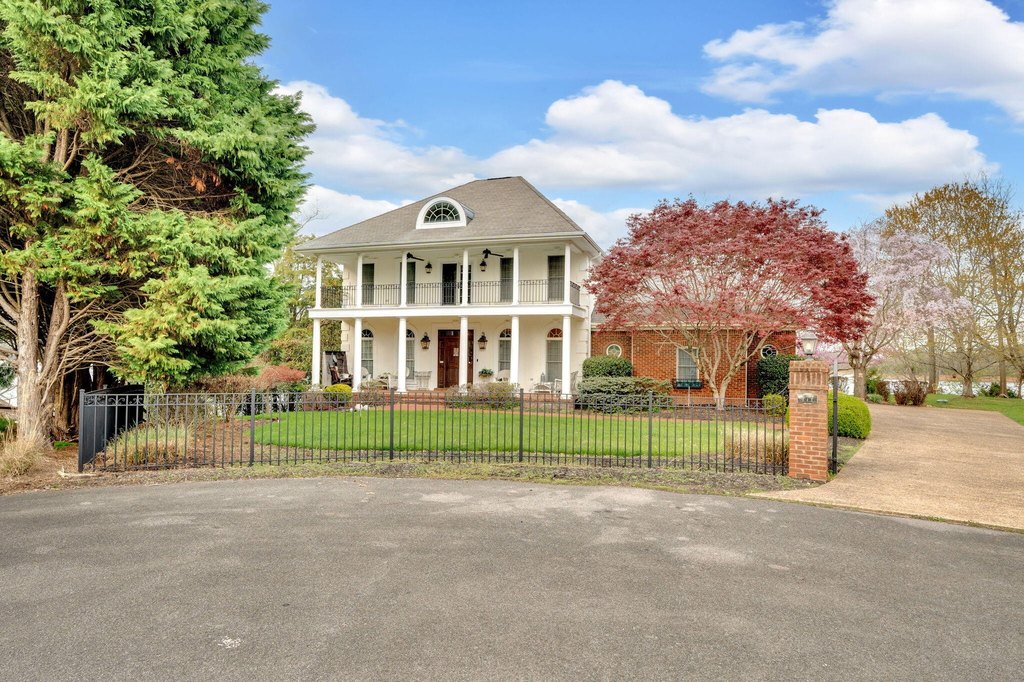 Mooresburg, Tennessee, 37811, United States, 3 Bedrooms Bedrooms, ,5.5 BathroomsBathrooms,Residential,Forsale,2001098