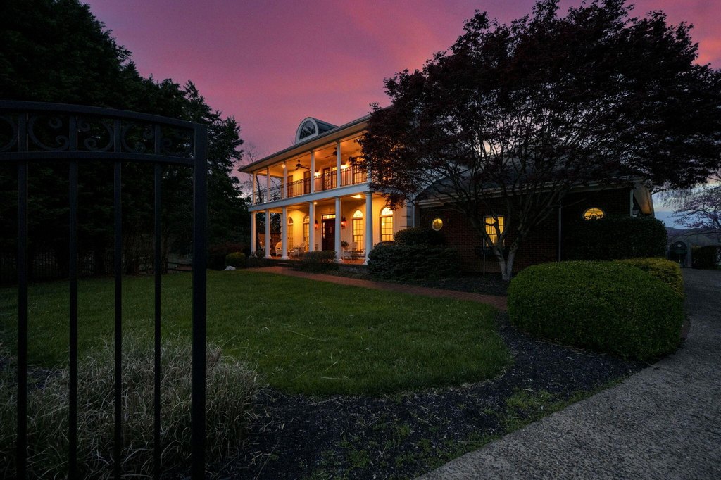 Mooresburg, Tennessee, 37811, United States, 3 Bedrooms Bedrooms, ,5.5 BathroomsBathrooms,Residential,Forsale,2001098