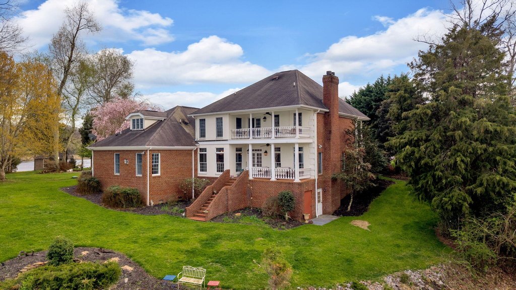 Mooresburg, Tennessee, 37811, United States, 3 Bedrooms Bedrooms, ,5.5 BathroomsBathrooms,Residential,Forsale,2001098