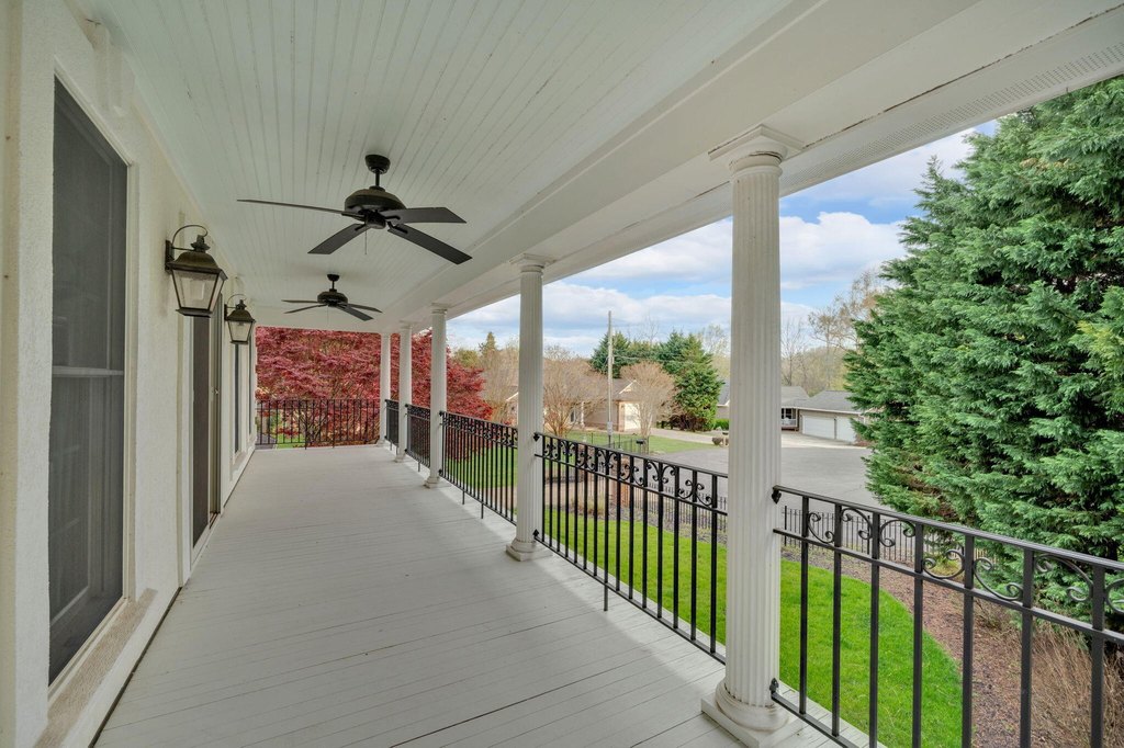 Mooresburg, Tennessee, 37811, United States, 3 Bedrooms Bedrooms, ,5.5 BathroomsBathrooms,Residential,Forsale,2001098