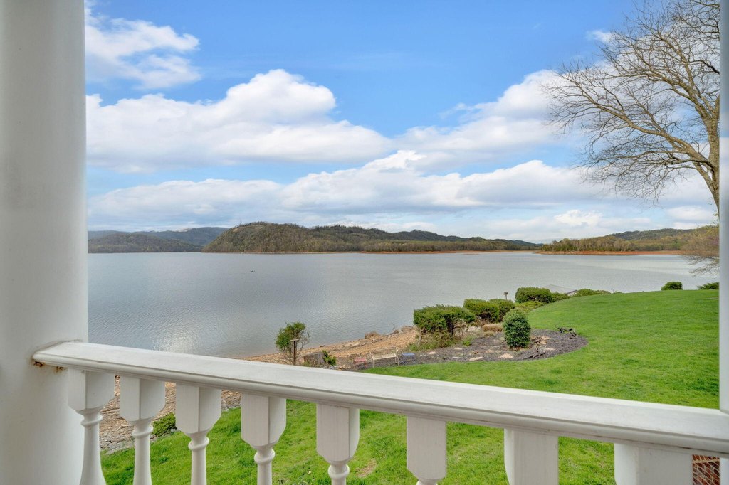 Mooresburg, Tennessee, 37811, United States, 3 Bedrooms Bedrooms, ,5.5 BathroomsBathrooms,Residential,Forsale,2001098