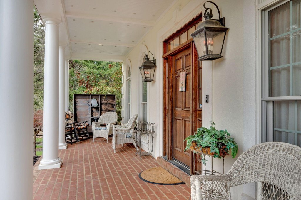 Mooresburg, Tennessee, 37811, United States, 3 Bedrooms Bedrooms, ,5.5 BathroomsBathrooms,Residential,Forsale,2001098