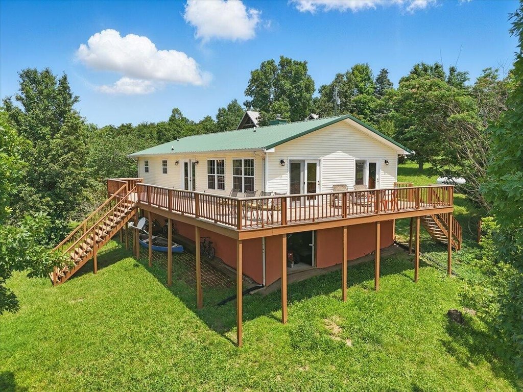 Dandridge, Tennessee, 37725, United States, 3 Bedrooms Bedrooms, ,2 BathroomsBathrooms,Residential,Forsale,1884082
