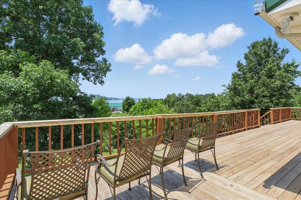 Dandridge, Tennessee, 37725, United States, 3 Bedrooms Bedrooms, ,2 BathroomsBathrooms,Residential,Forsale,1884082