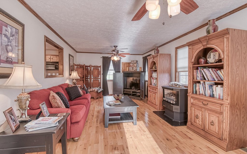 Dandridge, Tennessee, 37725, United States, 3 Bedrooms Bedrooms, ,4 BathroomsBathrooms,Residential,Forsale,1884080