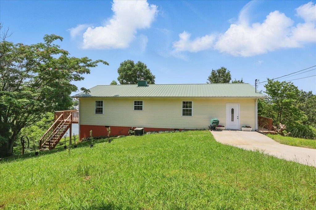 Dandridge, Tennessee, 37725, United States, 3 Bedrooms Bedrooms, ,2 BathroomsBathrooms,Residential,Forsale,1884082