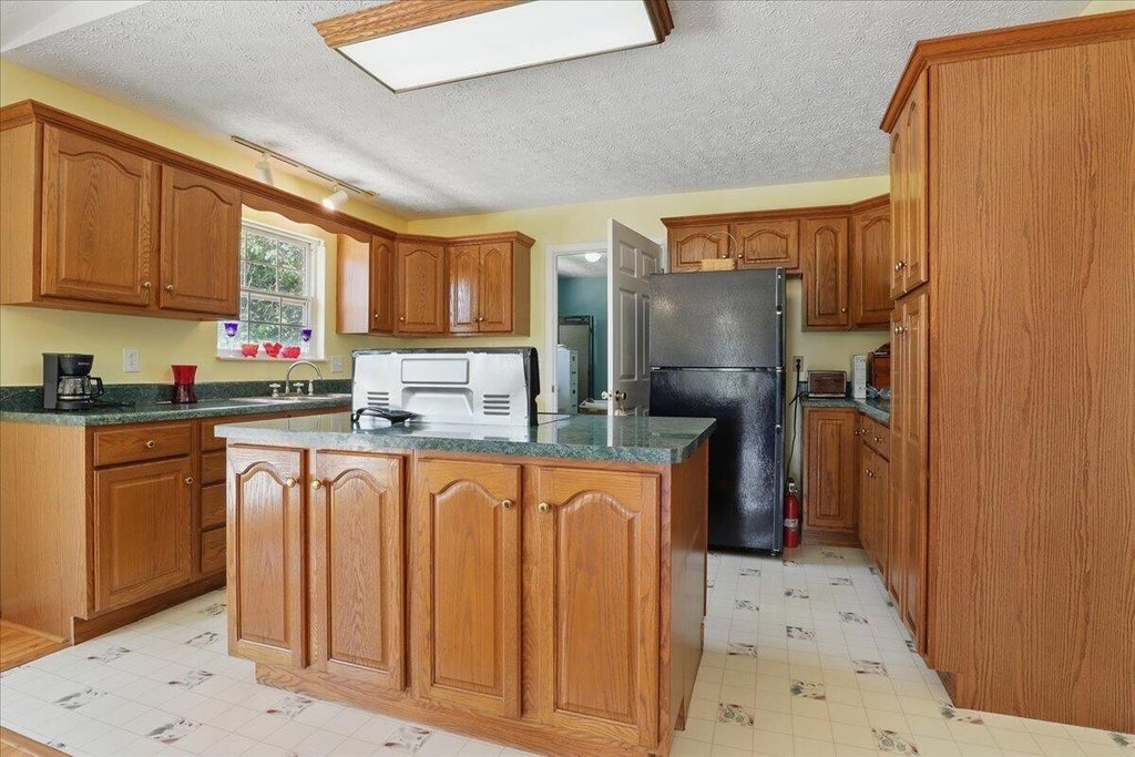 Dandridge, Tennessee, 37725, United States, 3 Bedrooms Bedrooms, ,2 BathroomsBathrooms,Residential,Forsale,1884082