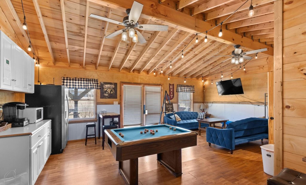 Kodak, Tennessee, 37764, United States, 5 Bedrooms Bedrooms, ,5.5 BathroomsBathrooms,Residential,Forsale,1959567