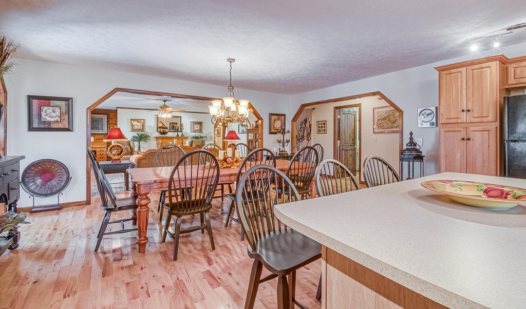 Dandridge, Tennessee, 37725, United States, 3 Bedrooms Bedrooms, ,4 BathroomsBathrooms,Residential,Forsale,1884080