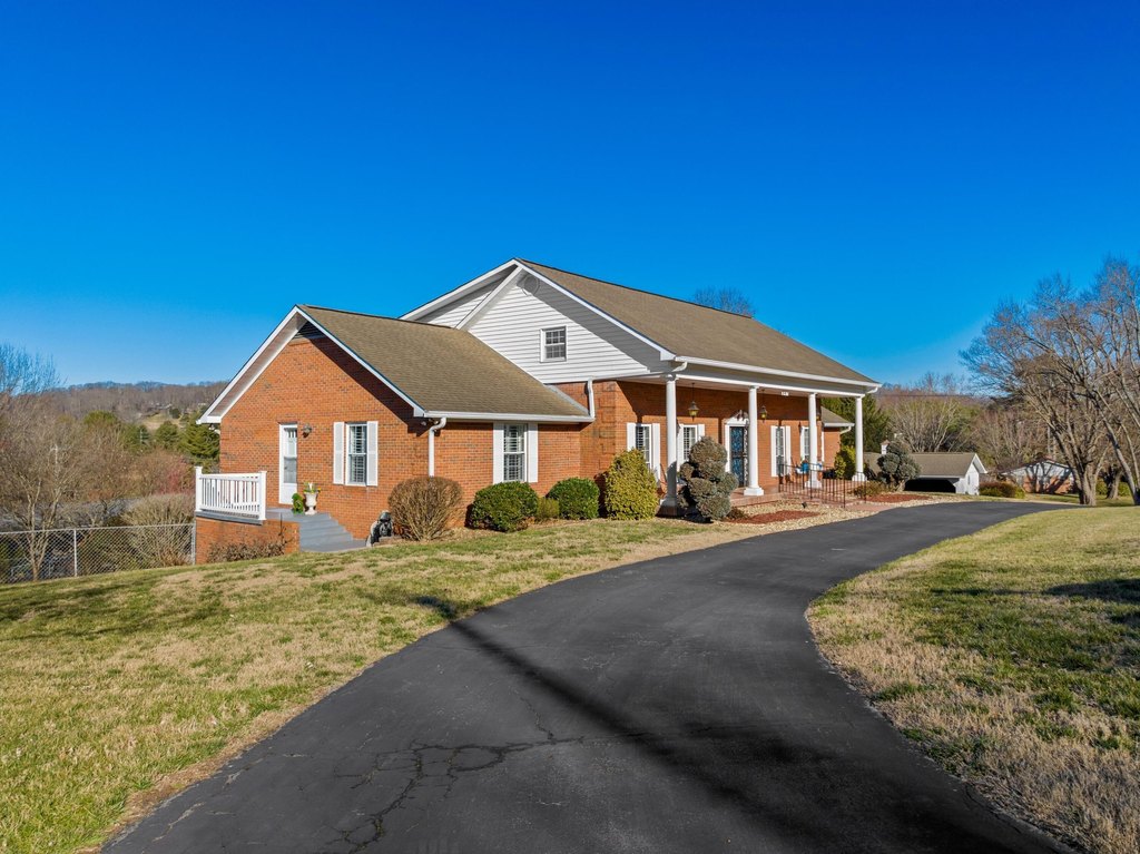 Morristown, Tennessee, 37814, United States, 3 Bedrooms Bedrooms, ,3.5 BathroomsBathrooms,Residential,Forsale,1941403