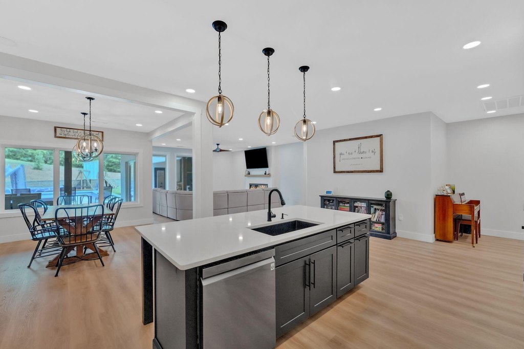 Russellville, Tennessee, 37860, United States, 4 Bedrooms Bedrooms, ,3.5 BathroomsBathrooms,Residential,Forsale,1884073