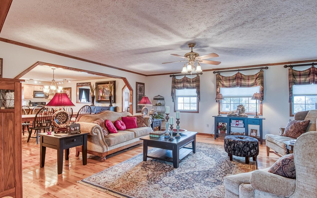 Dandridge, Tennessee, 37725, United States, 3 Bedrooms Bedrooms, ,4 BathroomsBathrooms,Residential,Forsale,1884080
