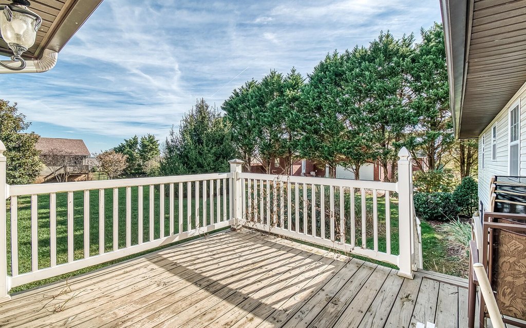 Dandridge, Tennessee, 37725, United States, 3 Bedrooms Bedrooms, ,4 BathroomsBathrooms,Residential,Forsale,1884080