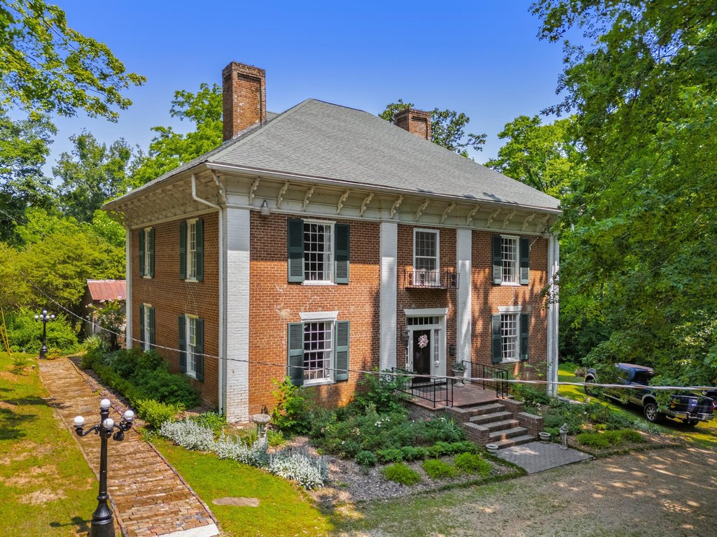 Dandridge, Tennessee, 37725, United States, 4 Bedrooms Bedrooms, ,2 BathroomsBathrooms,Residential,Forsale,1941419