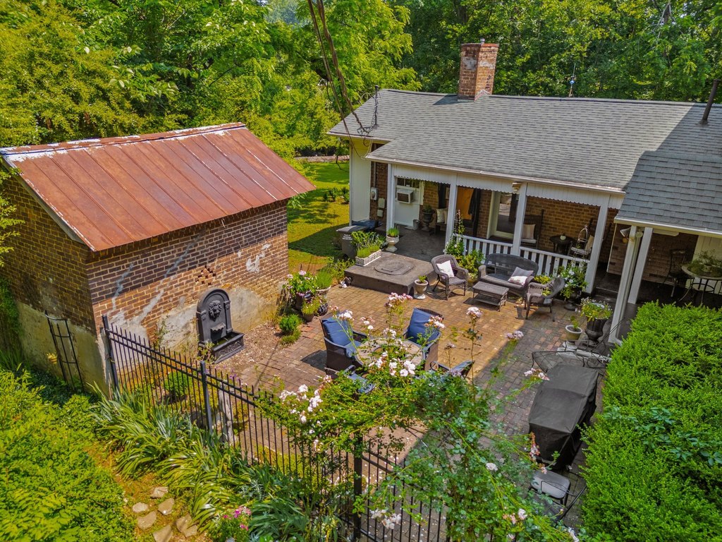Dandridge, Tennessee, 37725, United States, 4 Bedrooms Bedrooms, ,2 BathroomsBathrooms,Residential,Forsale,1941419