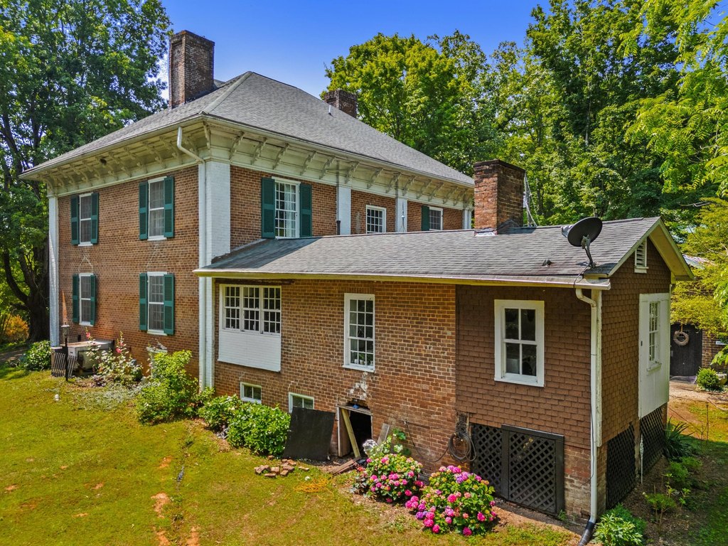 Dandridge, Tennessee, 37725, United States, 4 Bedrooms Bedrooms, ,2 BathroomsBathrooms,Residential,Forsale,1941419