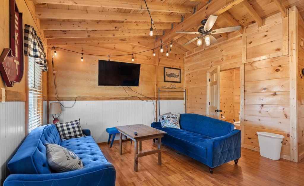 Kodak, Tennessee, 37764, United States, 5 Bedrooms Bedrooms, ,5.5 BathroomsBathrooms,Residential,Forsale,1959567