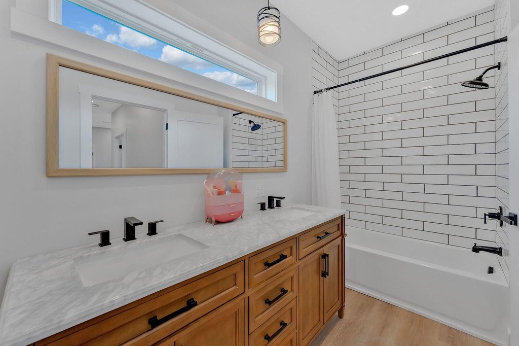 Russellville, Tennessee, 37860, United States, 4 Bedrooms Bedrooms, ,3.5 BathroomsBathrooms,Residential,Forsale,1884073