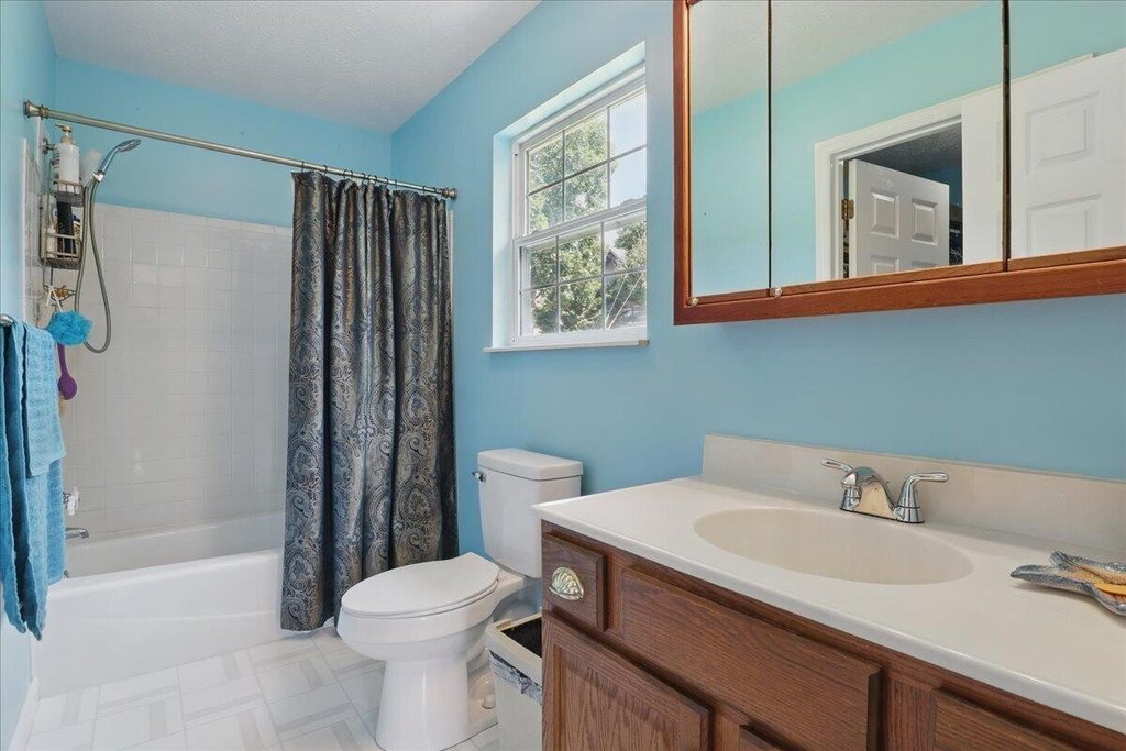 Dandridge, Tennessee, 37725, United States, 3 Bedrooms Bedrooms, ,2 BathroomsBathrooms,Residential,Forsale,1884082