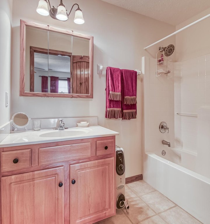 Dandridge, Tennessee, 37725, United States, 3 Bedrooms Bedrooms, ,4 BathroomsBathrooms,Residential,Forsale,1884080