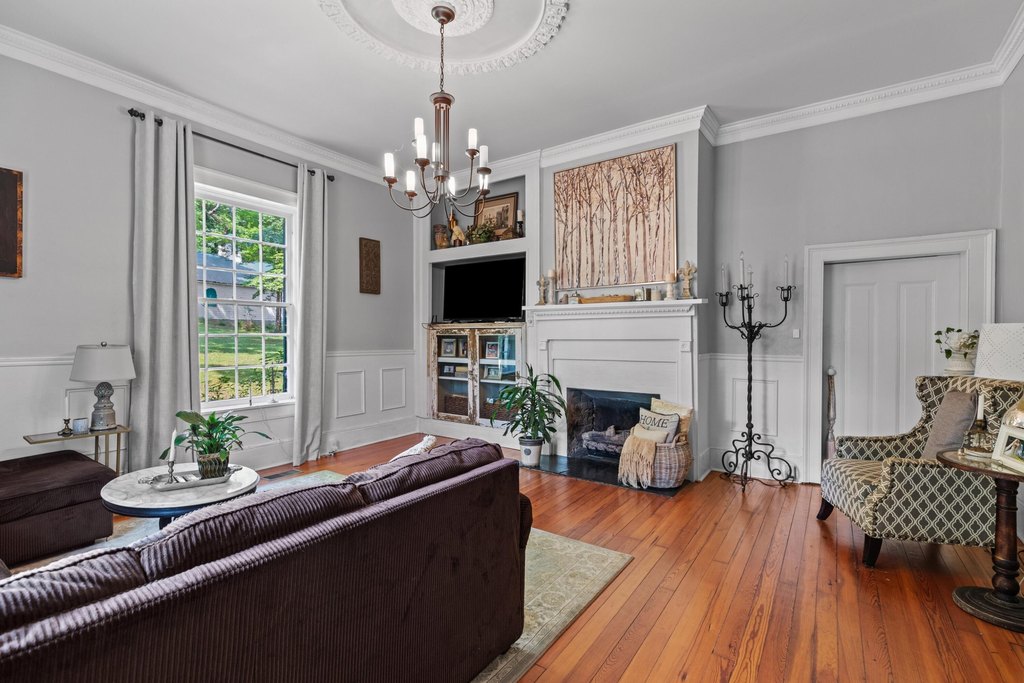 Dandridge, Tennessee, 37725, United States, 4 Bedrooms Bedrooms, ,2 BathroomsBathrooms,Residential,Forsale,1941419