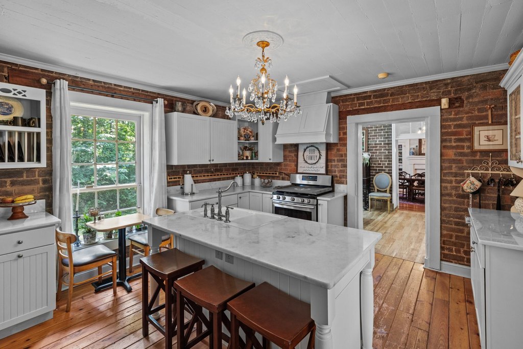 Dandridge, Tennessee, 37725, United States, 4 Bedrooms Bedrooms, ,2 BathroomsBathrooms,Residential,Forsale,1941419