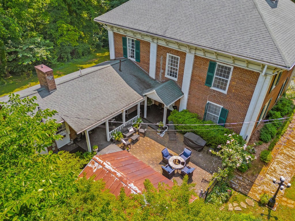 Dandridge, Tennessee, 37725, United States, 4 Bedrooms Bedrooms, ,2 BathroomsBathrooms,Residential,Forsale,1941419