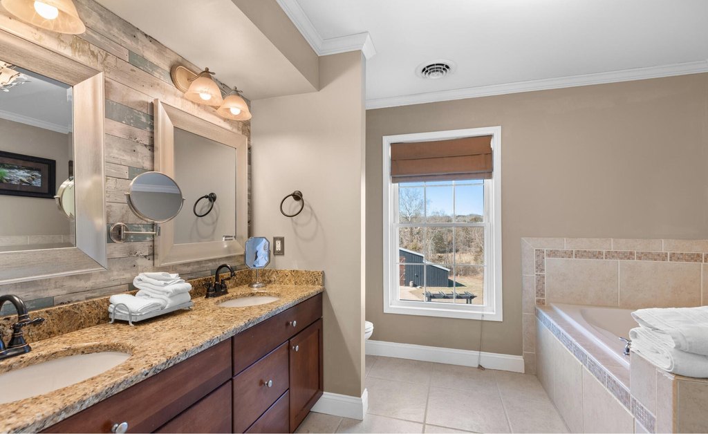 Kodak, Tennessee, 37764, United States, 5 Bedrooms Bedrooms, ,5.5 BathroomsBathrooms,Residential,Forsale,1959567