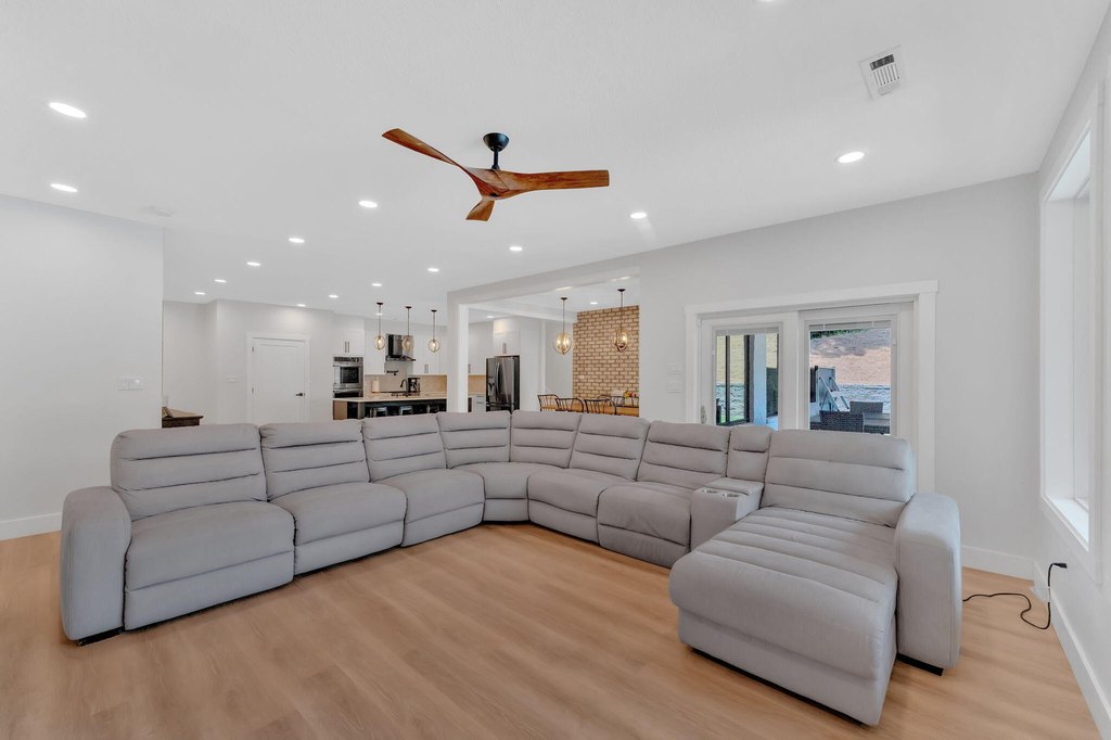 Russellville, Tennessee, 37860, United States, 4 Bedrooms Bedrooms, ,3.5 BathroomsBathrooms,Residential,Forsale,1884073