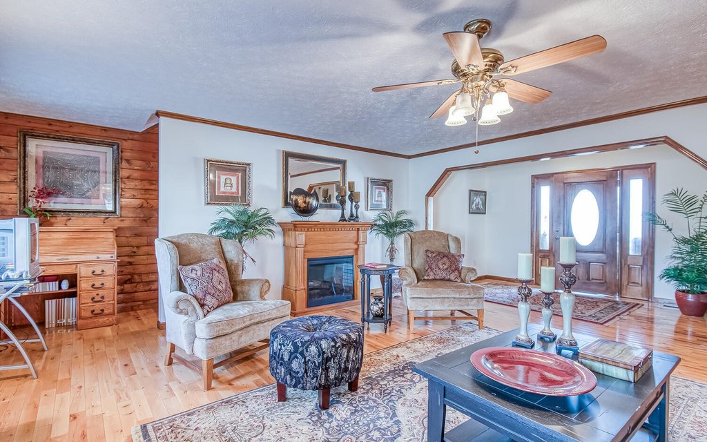Dandridge, Tennessee, 37725, United States, 3 Bedrooms Bedrooms, ,4 BathroomsBathrooms,Residential,Forsale,1884080