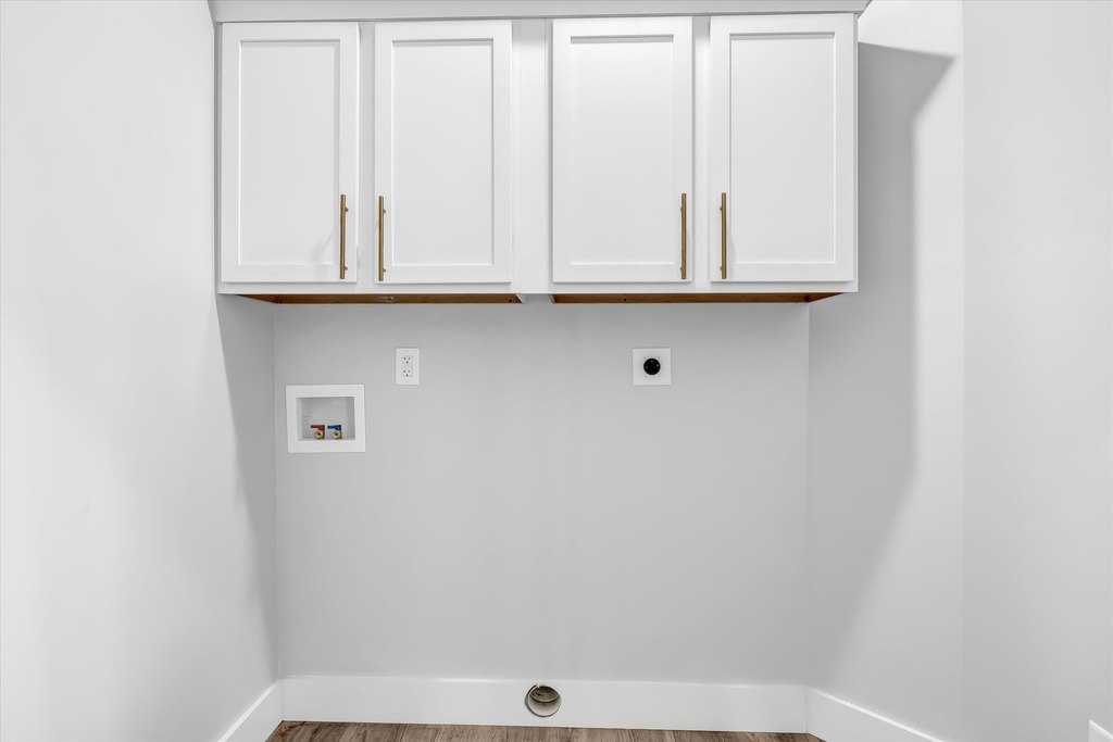 Sevierville, Tennessee, 37876, United States, 4 Bedrooms Bedrooms, ,3.5 BathroomsBathrooms,Residential,Forsale,1959566