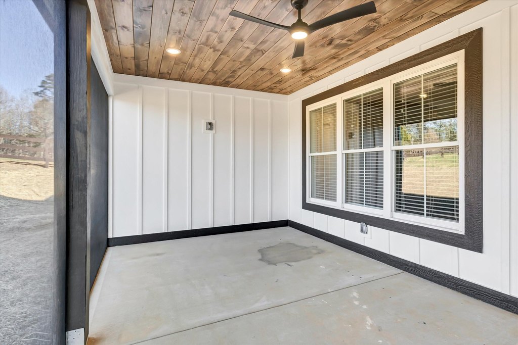 Sevierville, Tennessee, 37876, United States, 3 Bedrooms Bedrooms, ,2 BathroomsBathrooms,Residential,Forsale,1986941