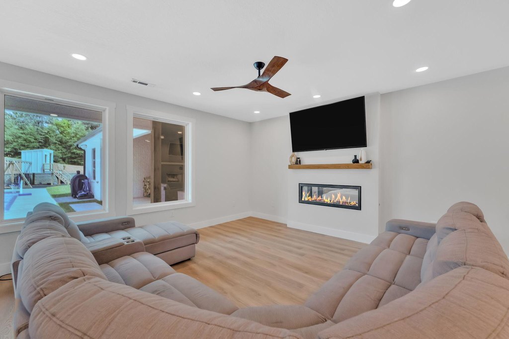 Russellville, Tennessee, 37860, United States, 4 Bedrooms Bedrooms, ,3.5 BathroomsBathrooms,Residential,Forsale,1884073