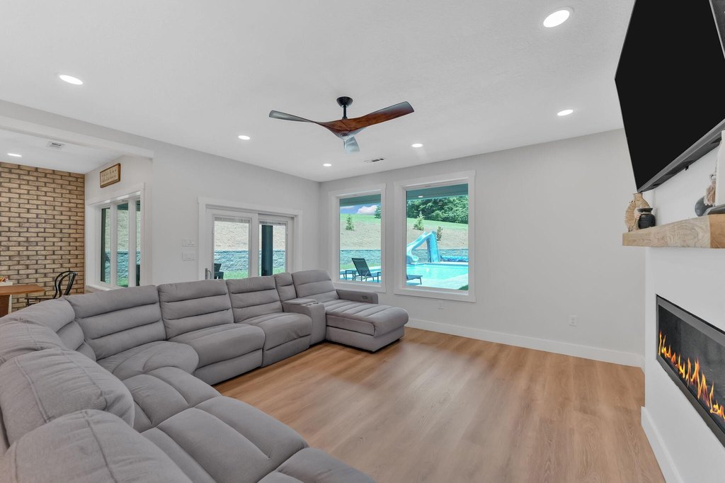 Russellville, Tennessee, 37860, United States, 4 Bedrooms Bedrooms, ,3.5 BathroomsBathrooms,Residential,Forsale,1884073