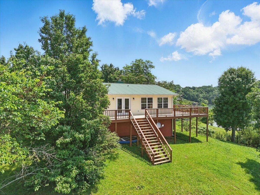 Dandridge, Tennessee, 37725, United States, 3 Bedrooms Bedrooms, ,2 BathroomsBathrooms,Residential,Forsale,1884082