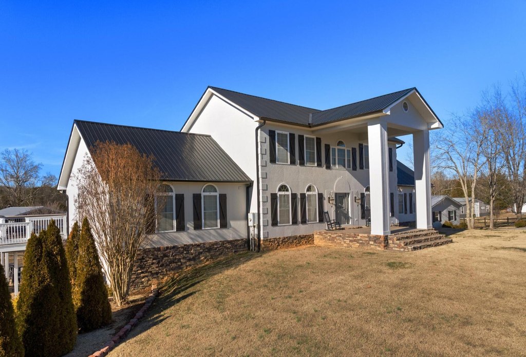 Kodak, Tennessee, 37764, United States, 5 Bedrooms Bedrooms, ,5.5 BathroomsBathrooms,Residential,Forsale,1959567