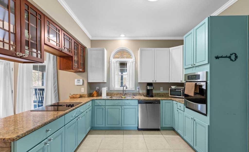 Kodak, Tennessee, 37764, United States, 5 Bedrooms Bedrooms, ,5.5 BathroomsBathrooms,Residential,Forsale,1959567