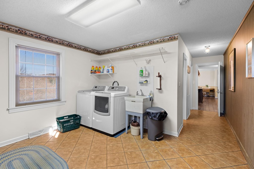 Morristown, Tennessee, 37814, United States, 3 Bedrooms Bedrooms, ,3.5 BathroomsBathrooms,Residential,Forsale,1941403